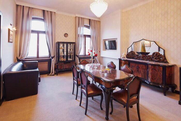Exclusive Apartment On Shevchenko Avenue 10 Lviv Exterior foto
